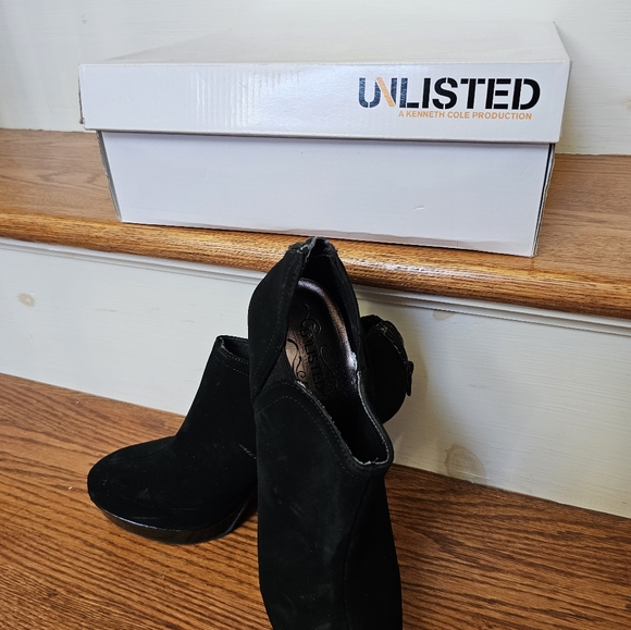 Womens Low Cut Boots by Kenneth Cole-Unlisted; Black Suede, Size: 8.5 M - Picture 10 of 10